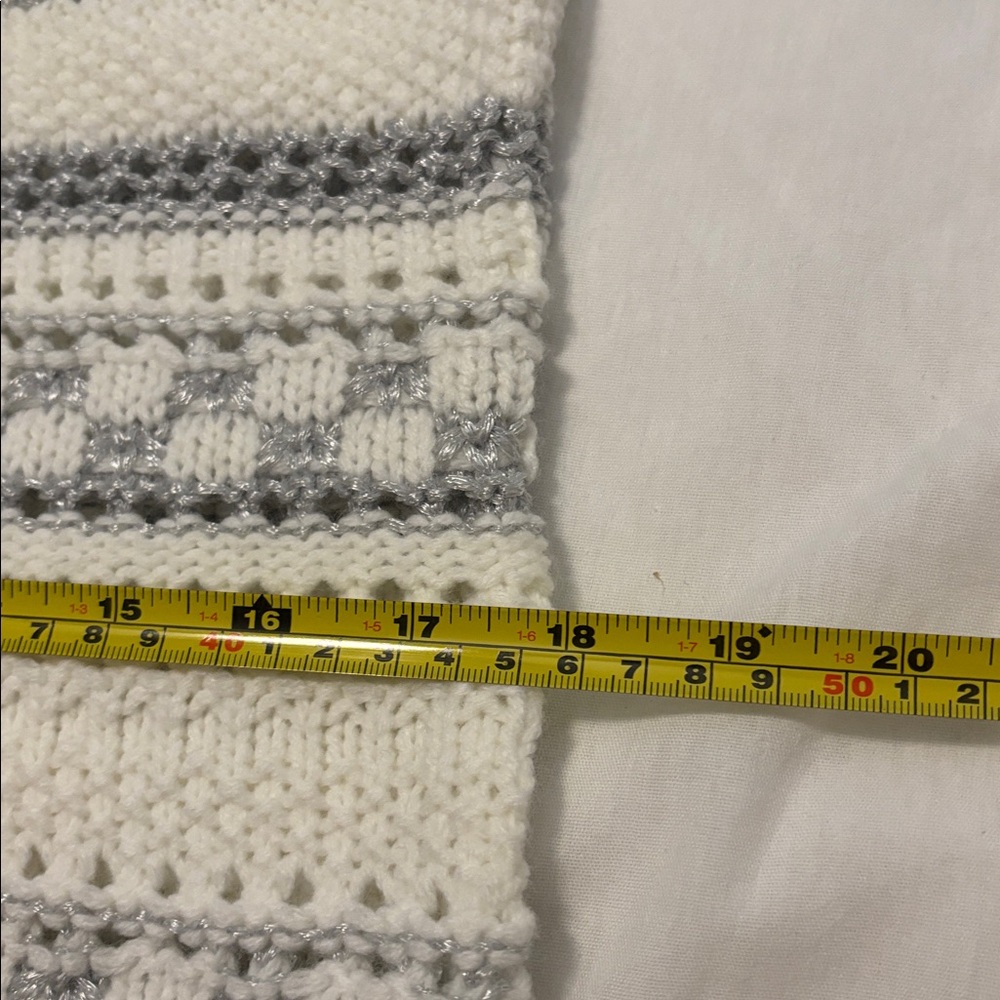 Laundry By Shelli Segal White and Silver fair isle Knit infinity neck Scarf NWT - Picture 5 of 11